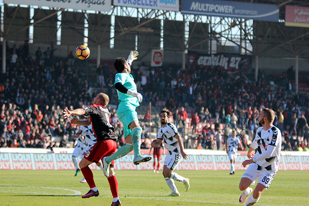 Gaziantepspor, Atiker Konyaspor'a 3-0 mağlup oldu