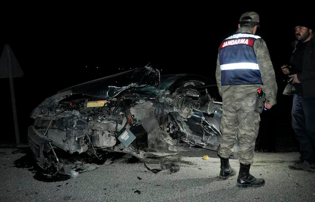 Gaziantep&#039;te otomobiller kafa kafaya çarpıştı