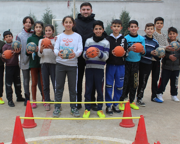 Küçük hentbolcuların 10 topla gelen şampiyonluğu 