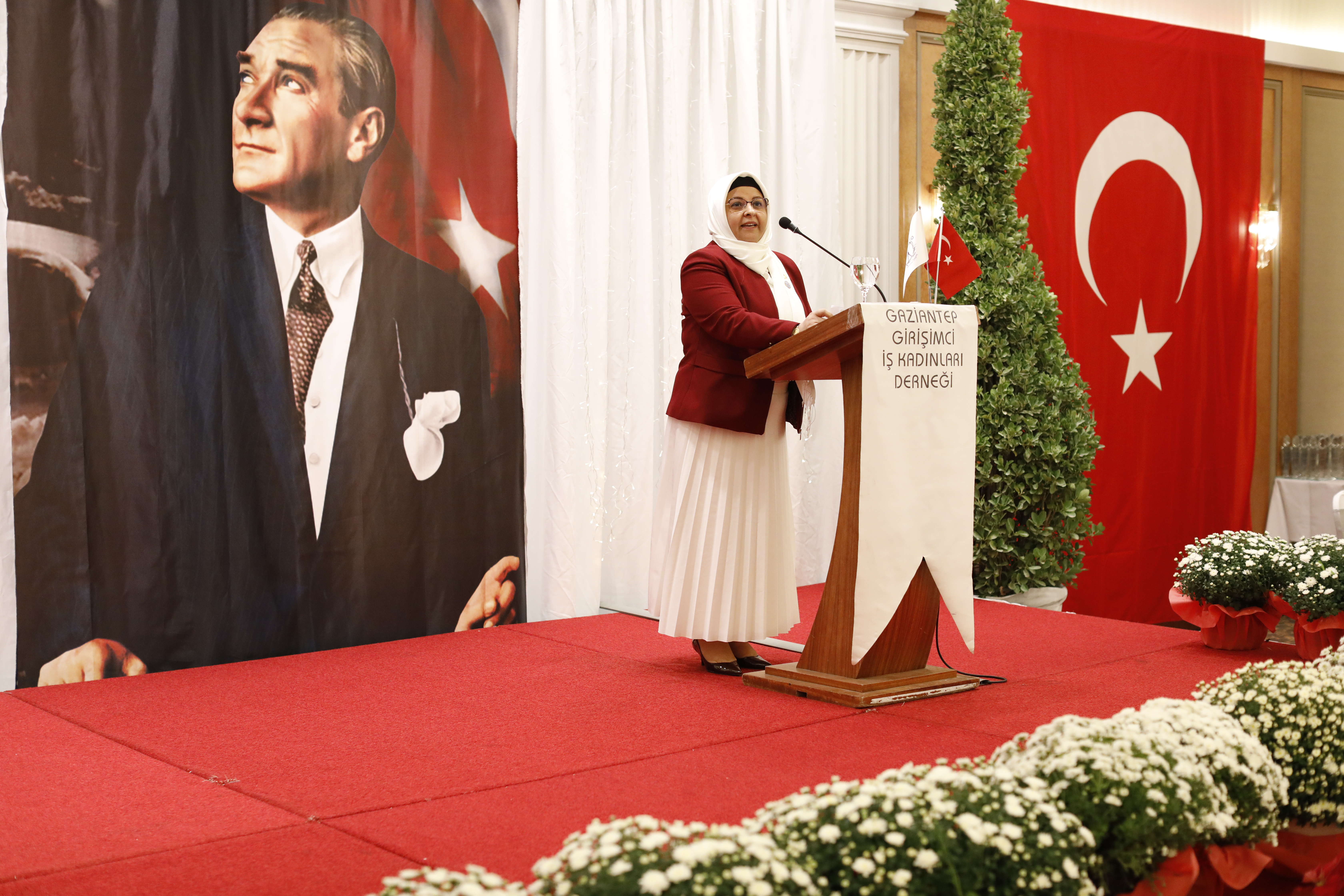 GAGİKAD ''KADIN CUMHURİYETTİR'' SEMPOZYUMU