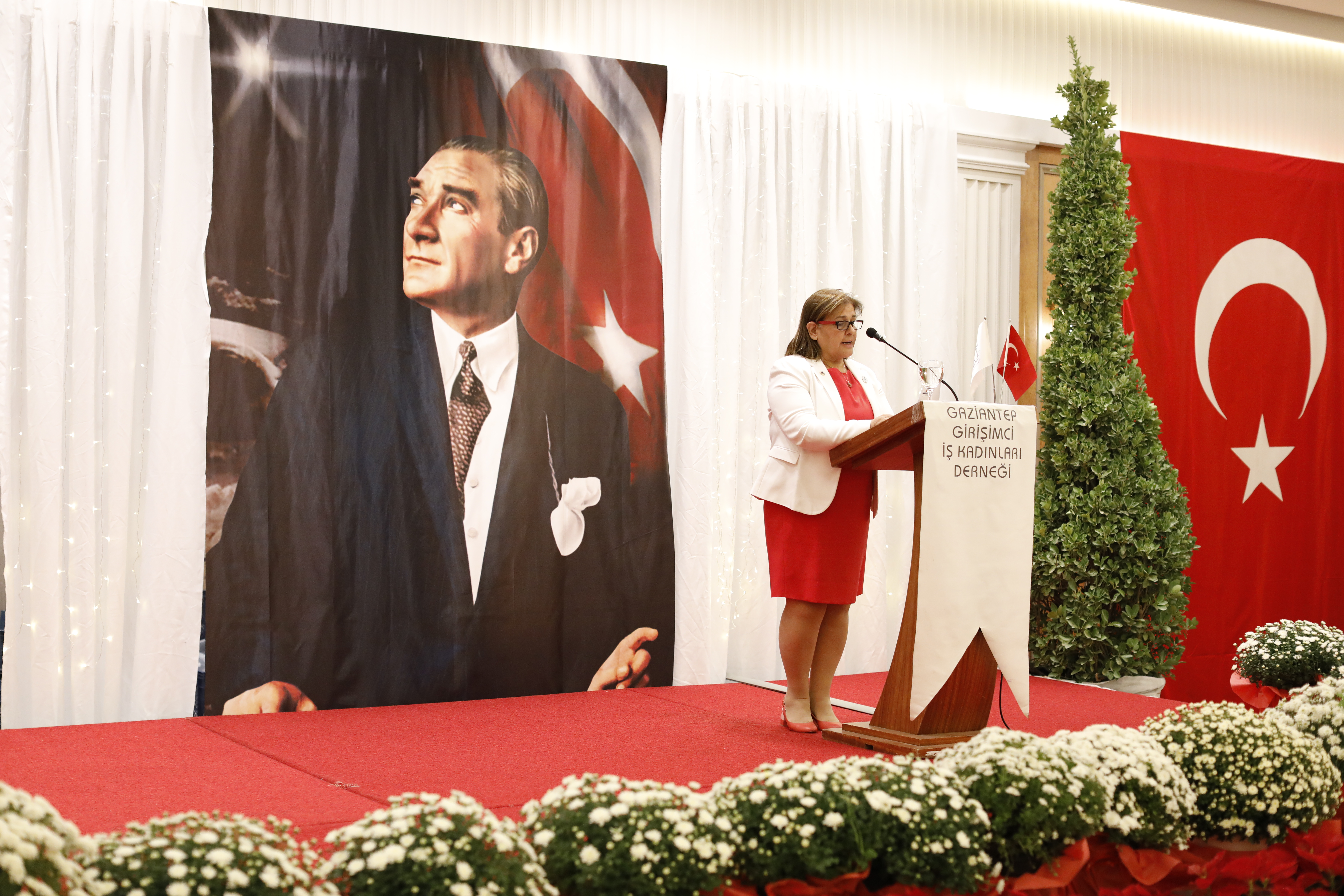 GAGİKAD ''KADIN CUMHURİYETTİR'' SEMPOZYUMU