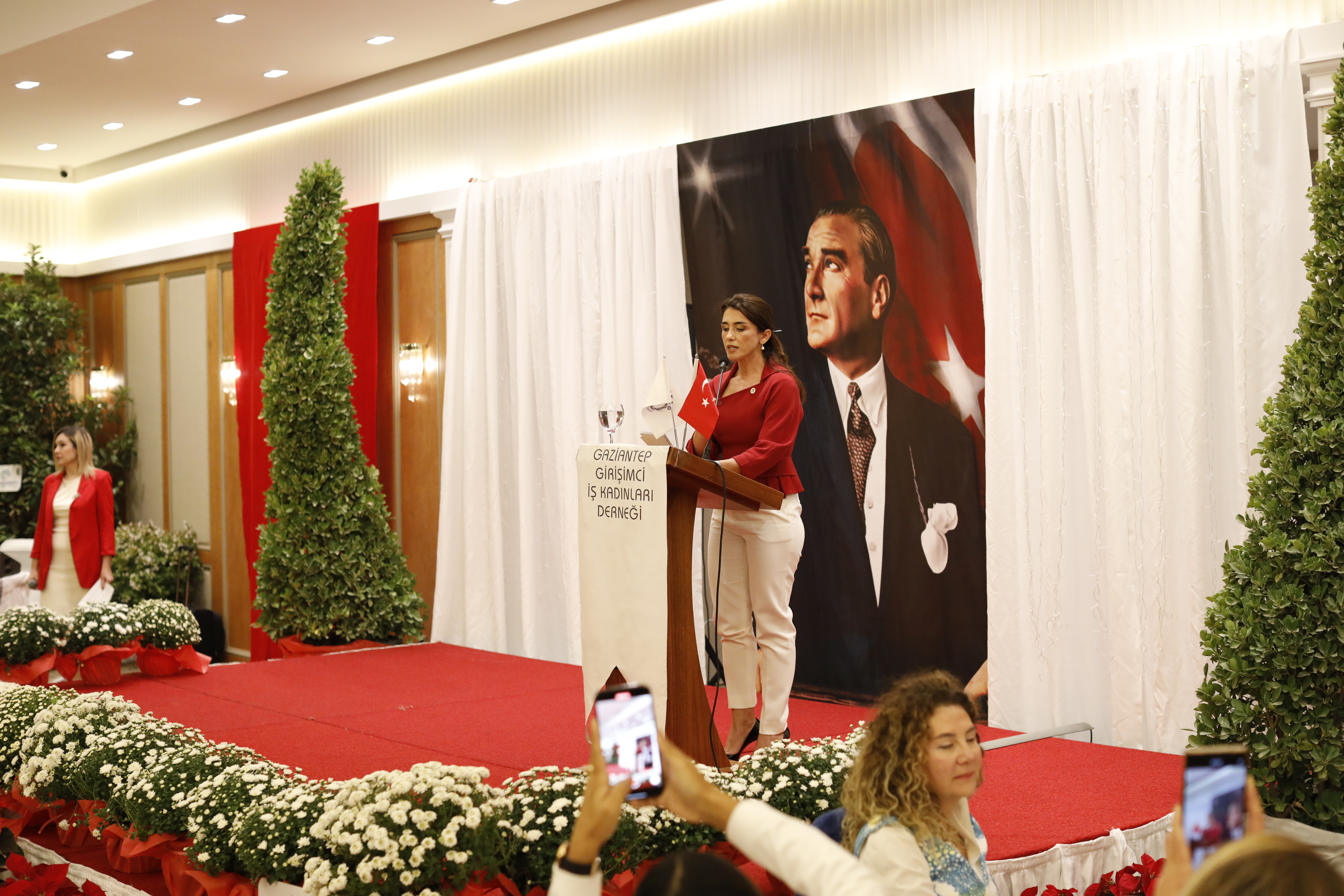 GAGİKAD ''KADIN CUMHURİYETTİR'' SEMPOZYUMU