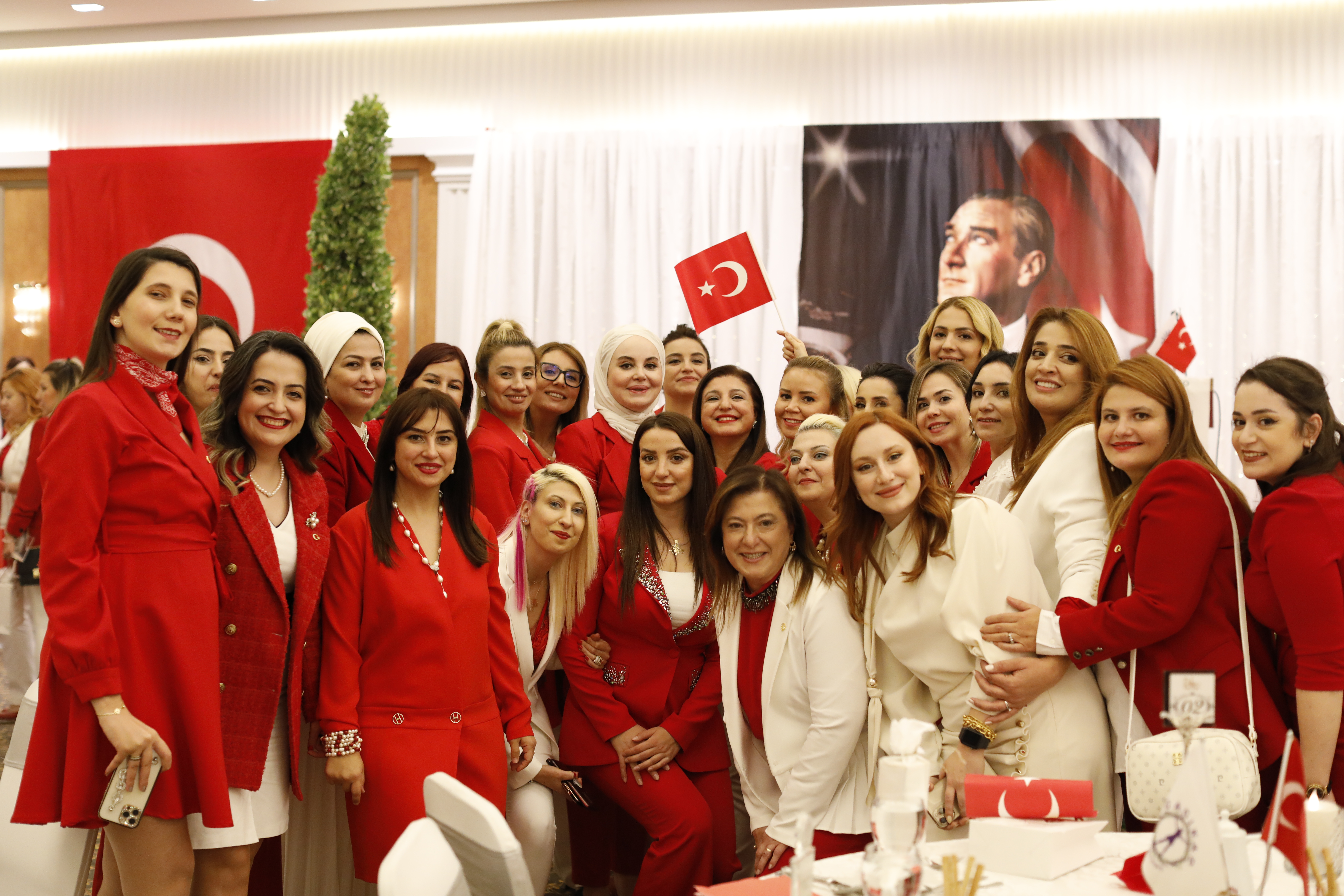 GAGİKAD ''KADIN CUMHURİYETTİR'' SEMPOZYUMU