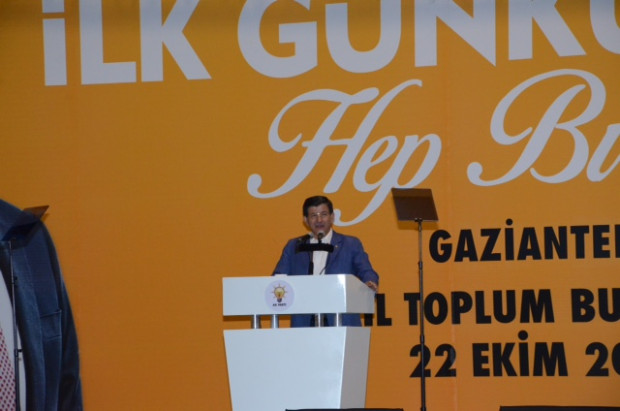 Başbakan Davutoğlu Gaziantep'te STK'larla buluştu