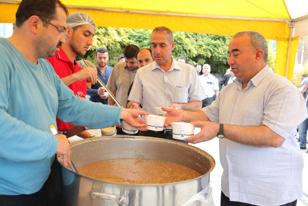 Büyükşehir, 100 bin kişiye aşure dağıtacak