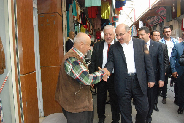 Uzer ve Çelik Gaziler Caddesi esnafını ziyaret etti