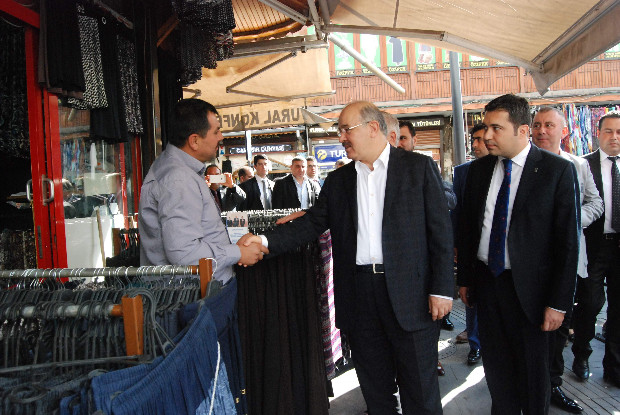 Uzer ve Çelik Gaziler Caddesi esnafını ziyaret etti