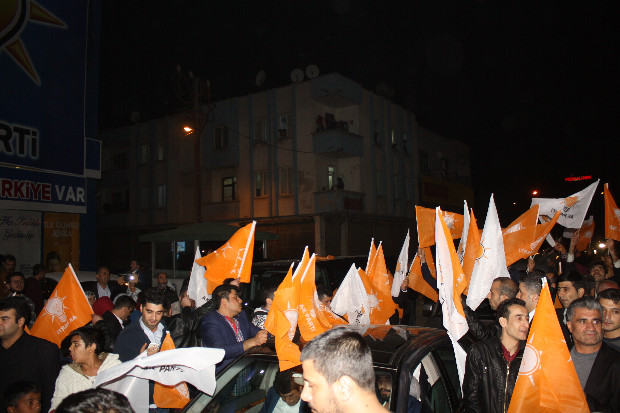 Gaziantep AK Parti&#039;de davullu zurnalı kutlama