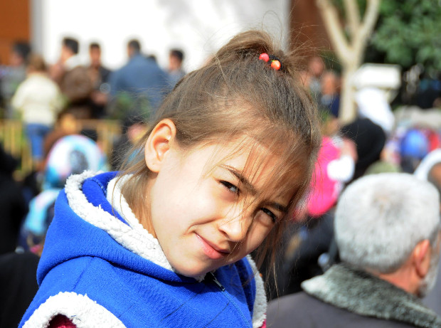 Suriyeliler&#039;in 50 liralık yardım izdihamı
