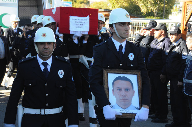 Gaziantep’te şehit evine ateş düştü