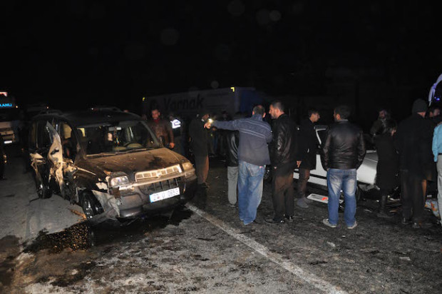 Zincirleme Kaza : 2 ölü, 4 yaralı