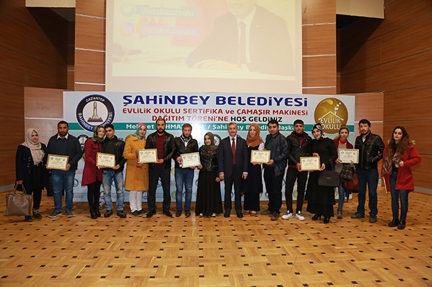 Şahinbey Belediyesi'nden 160 çifte daha sertifika