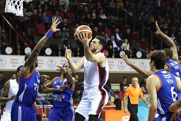 Gaziantep Basketbol Anadolu Efes'e mağlup oldu.