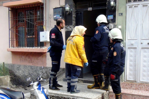 Kiracısından haber alamayan ev sahibi polisi alarma geçirdi