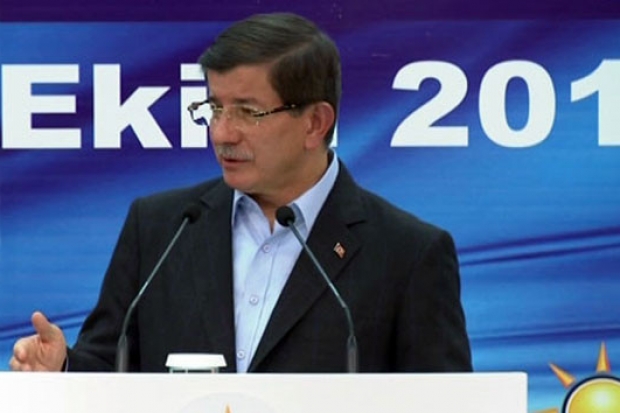 Davutoğlu: 'Bunlar puslu havada ortaya çıkan çakallardır'