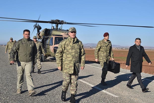 Genelkurmay Başkanı Hulusi Akar, sınır hattında