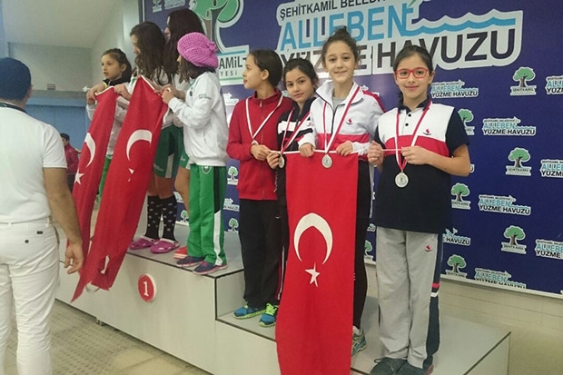 Gaziantepli öğrencilerin yüzme başarısı