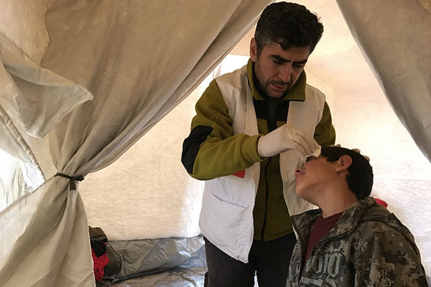 Gönüllü doktorlar Suriye’de sağlık taraması yaptı