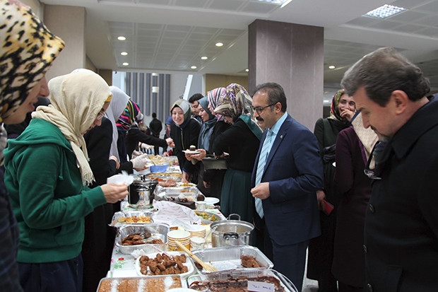 Gaziantep Üniversitesi'nden Halep halkı için kermes