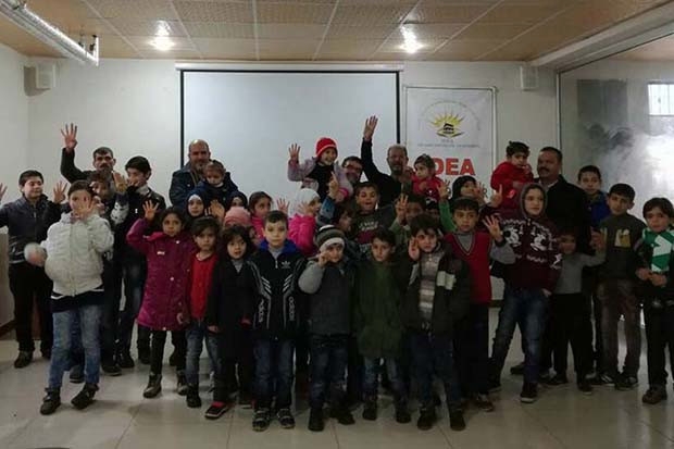 İslahiye'de, Suriyeli yetimlere yardım