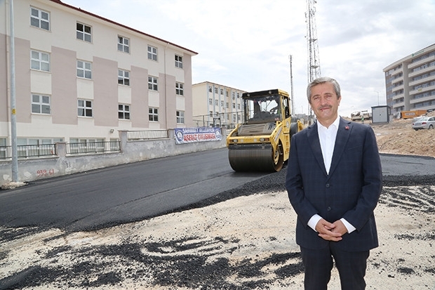 Şahinbey'de 130 bin ton asfalt, 166 bin metrekare kilittaşı yapıldı