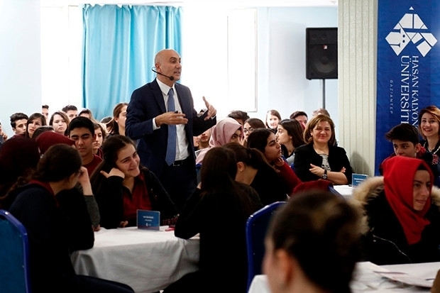 Rektör Yılmaz, akademisyenler ve üniversite adayları ile buluştu