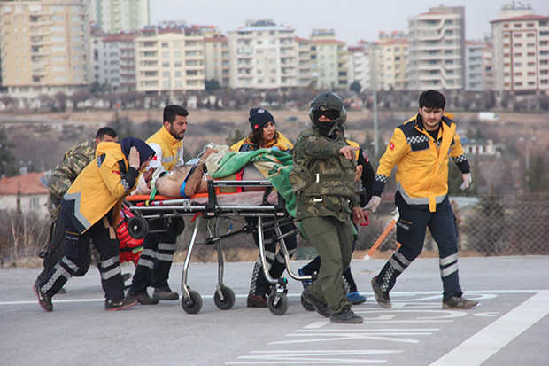 El Bab'ta yaralanan askerler Gaziantep'e getiriliyor