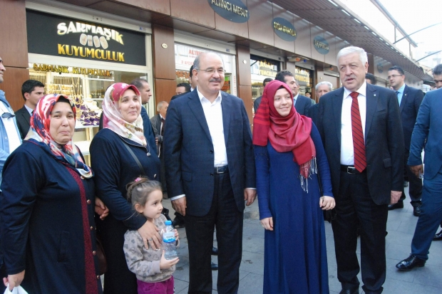 Uzer ve Çelik Gaziler Caddesi esnafını ziyaret etti