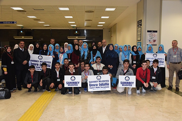Şahinbey Belediyesi öğrencileri umreye gönderdi