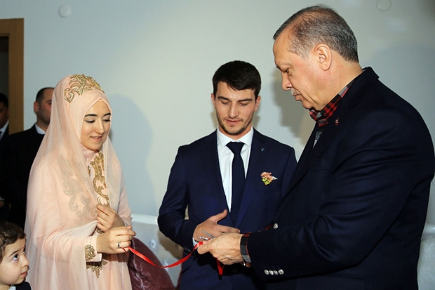 Yüzükleri Cumhurbaşkanı Erdoğan taktı