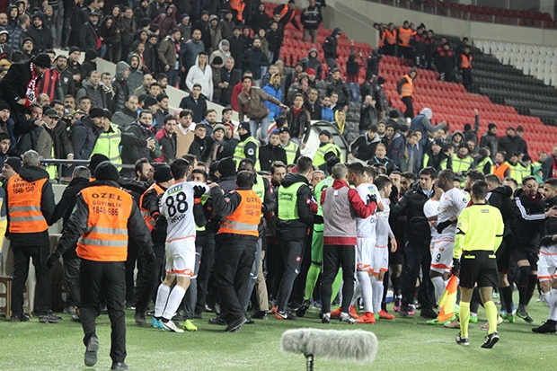 Gaziantep Arena'da tribünler karıştı