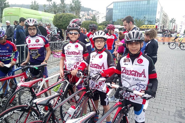 İkiz kardeşler, bisiklet yarışında Türkiye ikincisi oldu