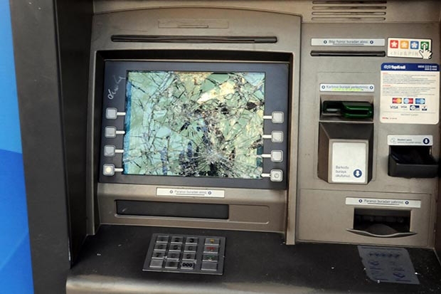 Gaziantep'te banka şubeleri ve ATM'lere sadırı