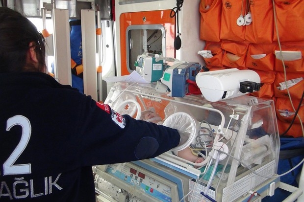 Kalp hastası bebeğe ambulans uçak