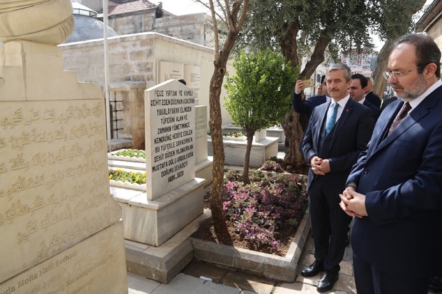 Diyanet İşleri Başkanı Görmez Şıh Meydanı’nı gezdi