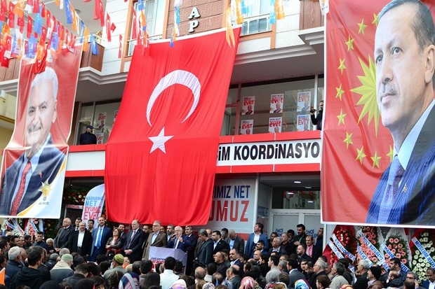 Ak Partili Gül'den, sınırın sıfır noktasından evet mesajı