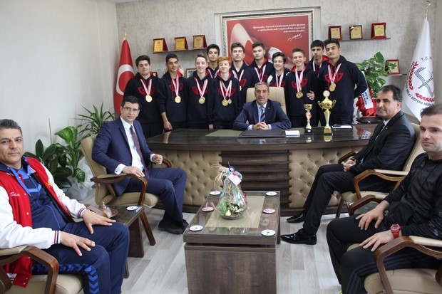 GKV’nin Şampiyon ekipi Mehmet Yağcı’yı ziyaret etti