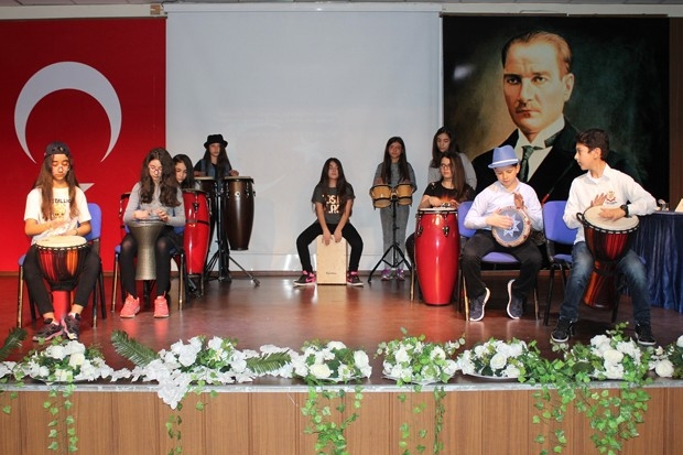 Gaziantep Kolej Vakfında mini konser büyüledi   