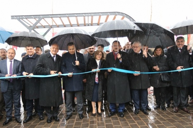 Bakan Özhaseki, Gaziantep'te birçok açılışı gerçekleştirdi