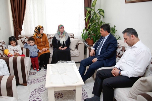 Başkan Fadıloğlu şehit ailelerini ziyaret etti