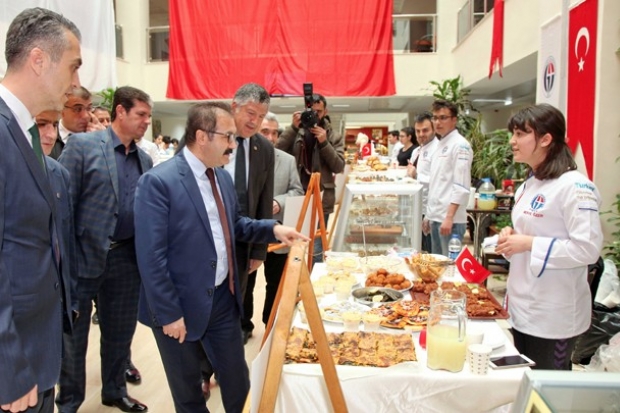 GAÜN’de kahraman askerlerimiz için kermes düzenlendi