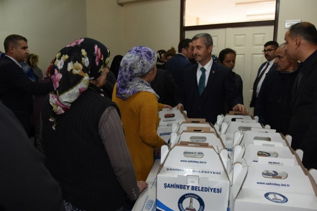 Şahinbey Belediyesi’nden 500 aileye yardım