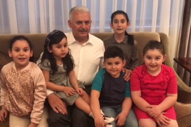 Başbakan Yıldırım’dan 'EVET' kutlaması