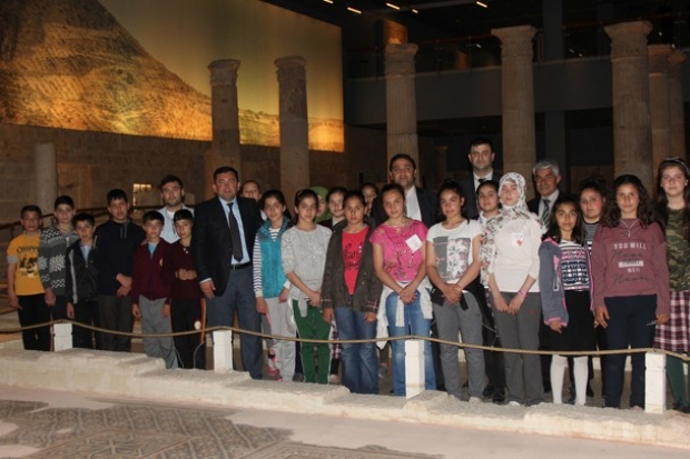Öğrenciler Turizm haftasında Zeugma Müzesini gezdi