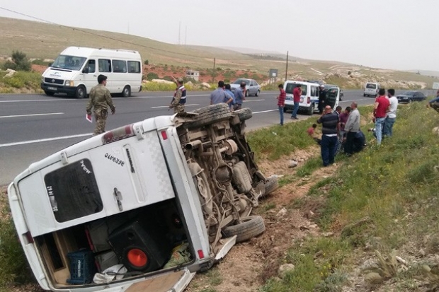 Gaziantep'te yolcu minibüsü devrildi