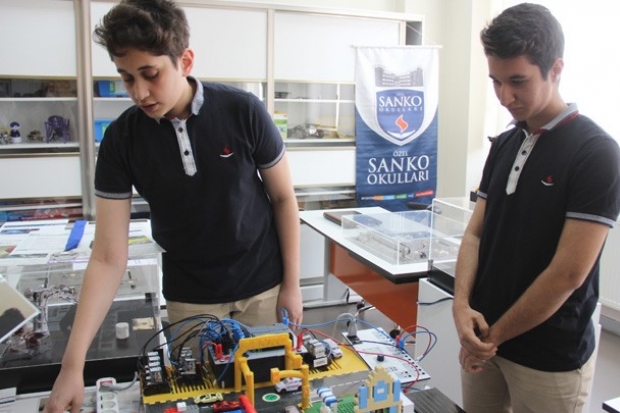 ABD'deki Robot yarışmalarına Türk öğrenciler damga vurdu