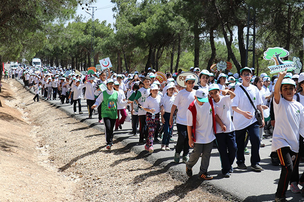 Başkan Fadıloğlu öğrencilerle ile sağlık için yürüdü