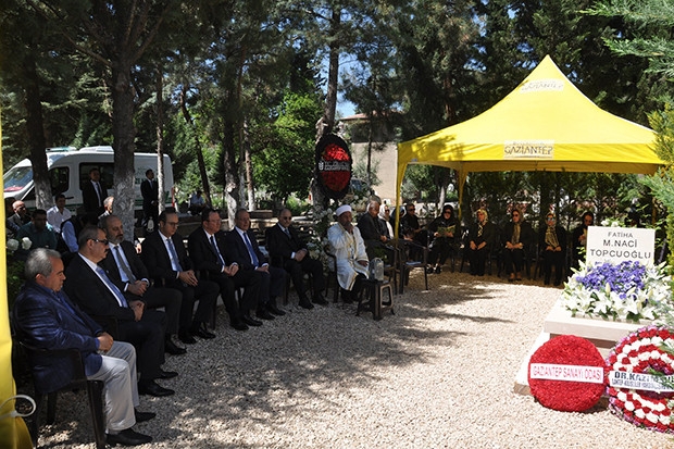 Merhum Naci Topçuoğlu mezarı başında dualarla anıldı