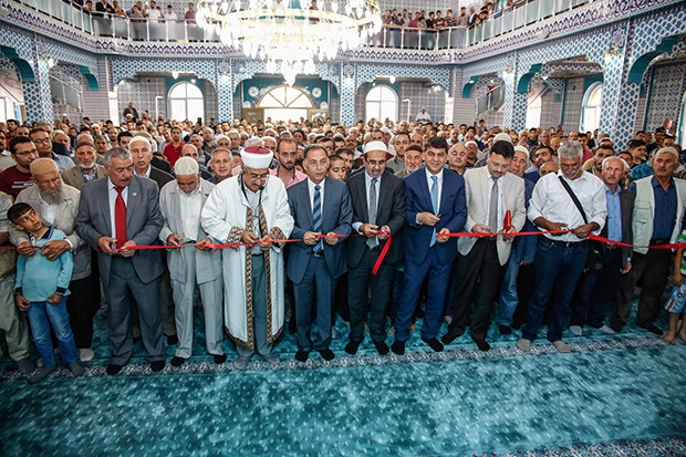 Eydibaba Camii dualarla açıldı