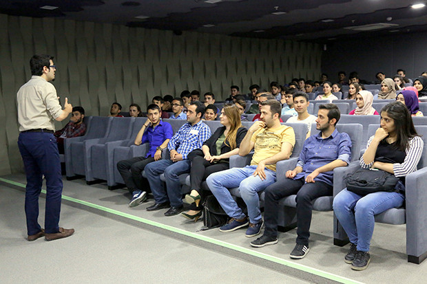 Üniversite adaylarına HKÜ'de seminer